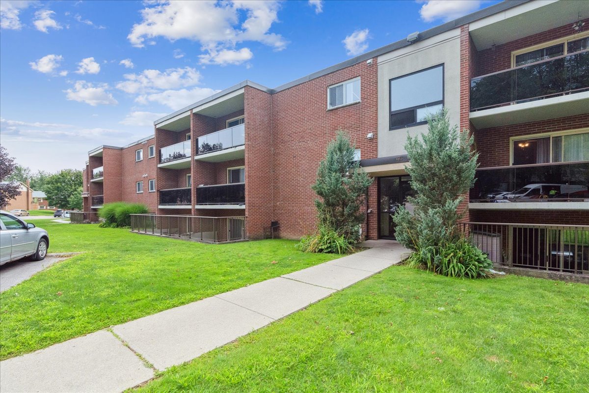 Blackacres Blvd Apartments - 2 Bedroom available at 181,183 Blackacres Blvd, London