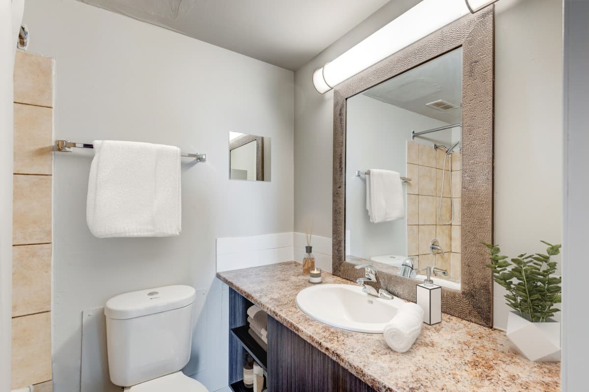 Kingston Tower - Bachelor available at 342 - 15 Avenue SW, Calgary 4