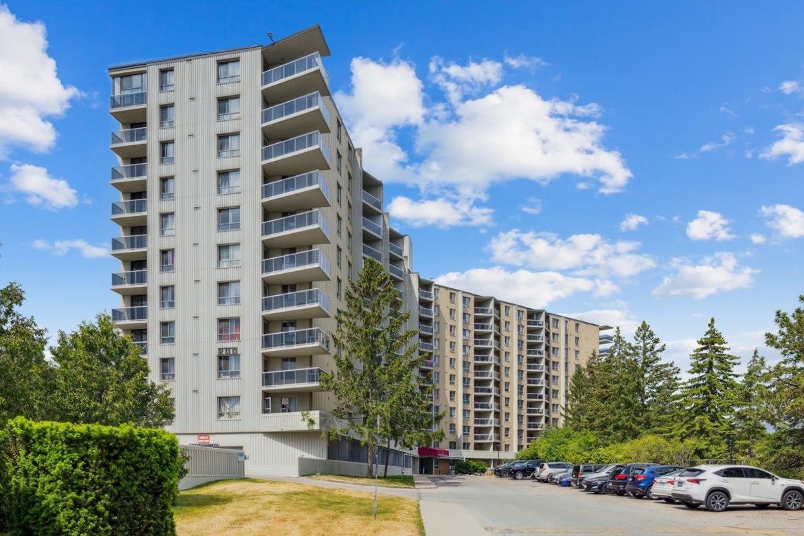 Highland Village - 2 Bedroom available at 200 Sandringham Crescent, London 4