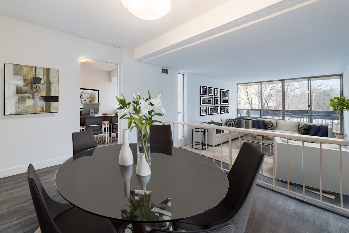 White Oaks Apartments - 1 Bedroom + Den - 1297 Marlborough Court & 1360 White Oaks Blvd 4