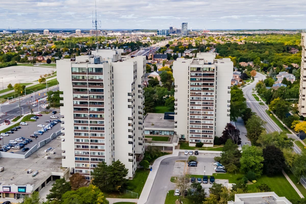 White Oaks Apartments - 1 Bedroom + Den - 1297 Marlborough Court & 1360 White Oaks Blvd 3