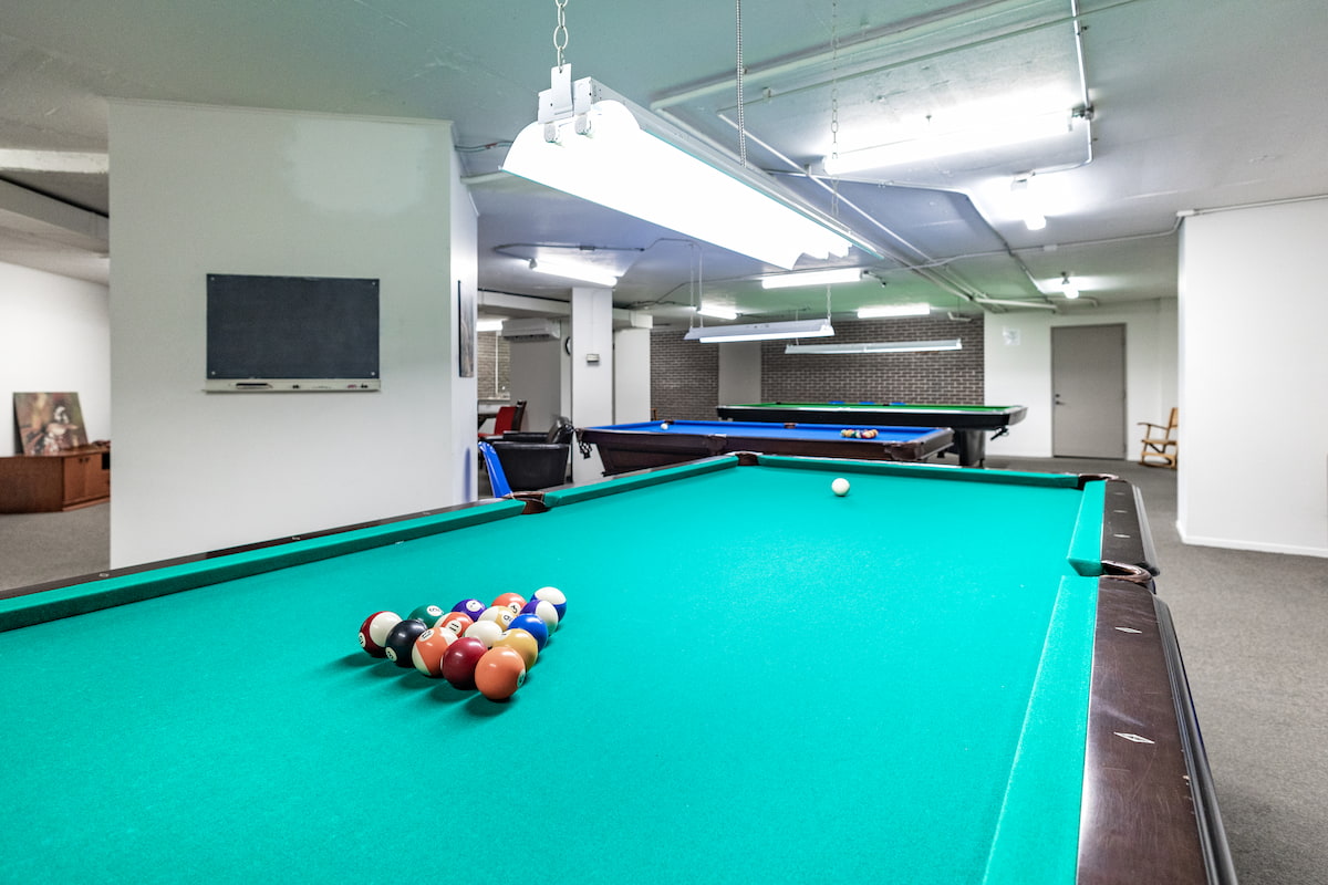 Samuel Holland Apartments - Bachelor - 1245, 1275 Chemin Ste. Foy, 830, 840, 850 Ave. Ernest-Gagnon, 875 Ave. Holland 2