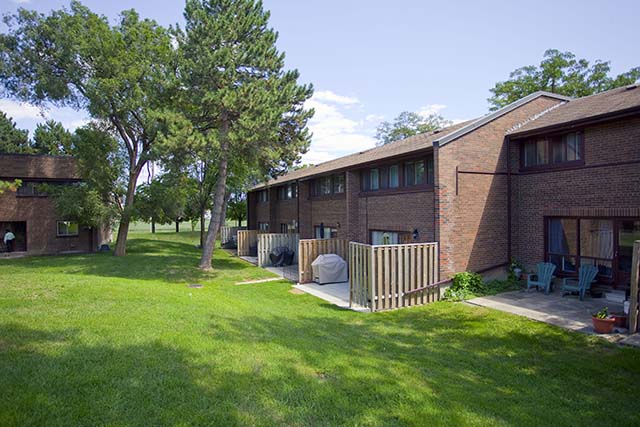Silverstone Townhomes - Townhouse (2 bedroom) available at 282 Silverstone Drive 3