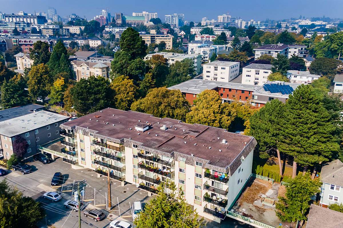 Westminster Court - 1 Bedroom available at 955 Humboldt Street, Victoria 4