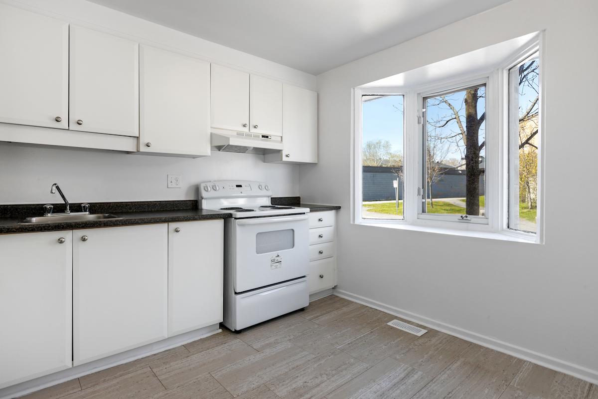 Beaconwood Village Townhomes - Townhouse (4 bedroom) available at 1998 Beaconwood Drive, Ottawa 5