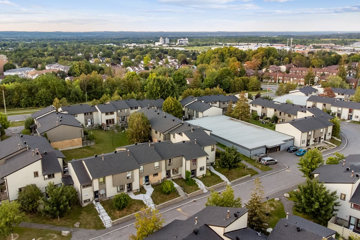 Beaconwood Village Townhomes - Townhouse (4 bedroom) available at 1998 Beaconwood Drive, Ottawa 4