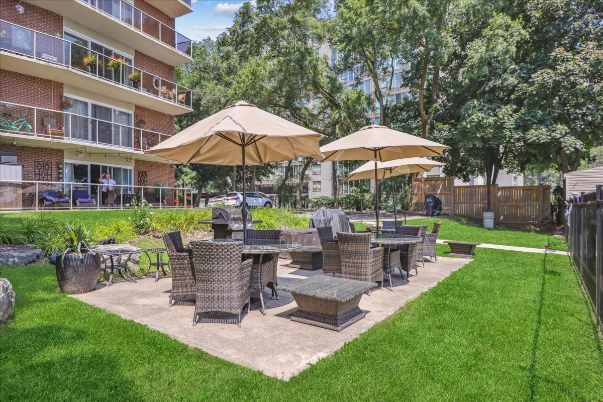 Lord Nelson Apartments - 2 Bedroom available at 5200 Lakeshore Road, Burlington 4