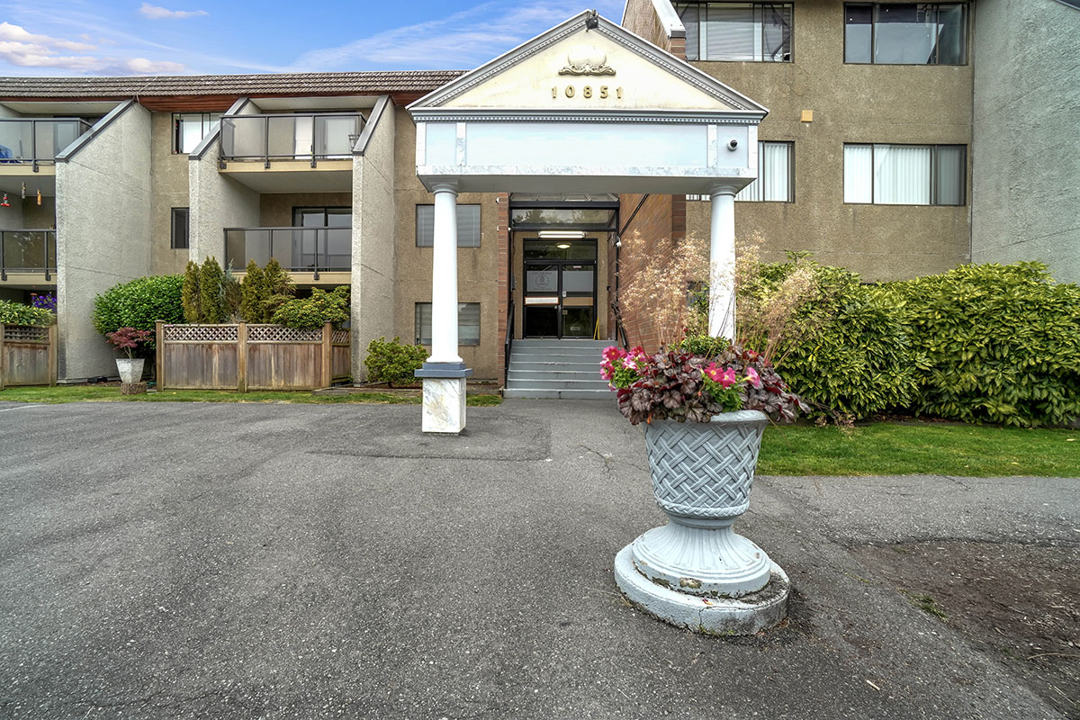 Carlton Park Gardens Apartments - 3 Bedroom available at 10951 Mortfield Road, Richmond 5