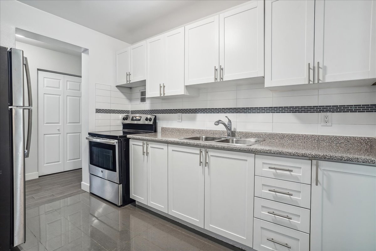 Tycourt Apartments and Townhomes - 2 Bedroom available at 1420 Tyandaga Park Drive, Burlington 5