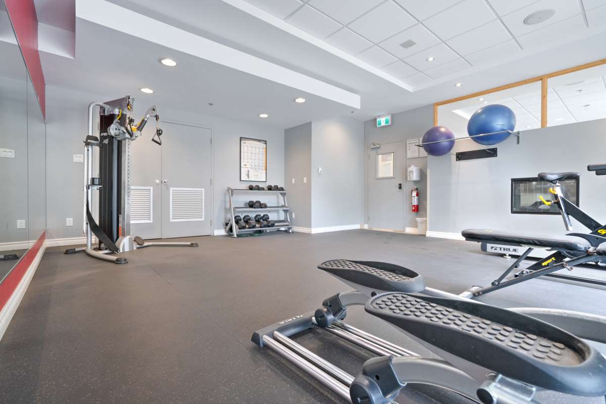 Red Top Tower Apartments - 2 Bedroom available at 5740 Cavendish Boulevard, Côte Saint-Luc 2
