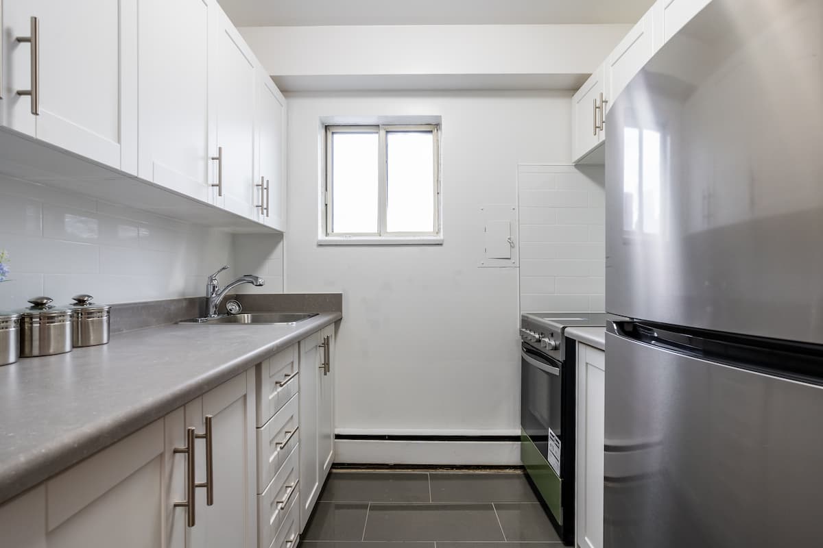 Oriole Apartments - Bachelor available at 1 Oriole Road , Toronto 5
