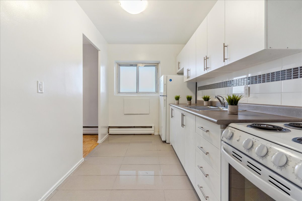 La Contessa - 1 Bedroom available at 140 Nonquon Road, Oshawa 3