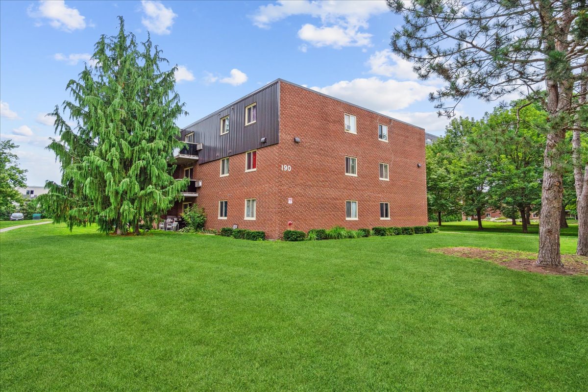 Canterbury Court - 3 Bedroom available at 160, 180, 185, 190 Canterbury Court 4