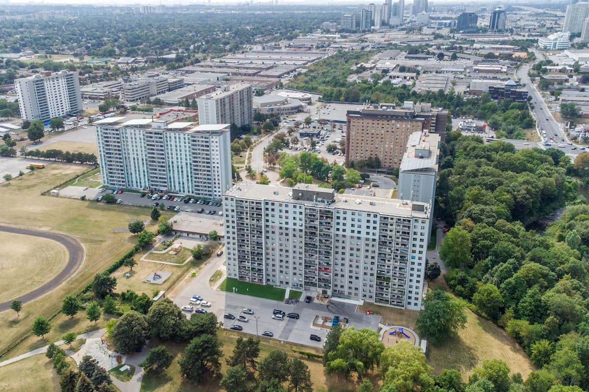 30 Tuxedo Court Apartments - Bachelor available at 30 Tuxedo Court, Scarborough 2