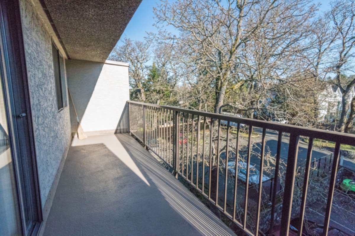 Fair Oaks Apartments - 2 Bedroom available at 3501 Savannah Avenue, Saanich 5