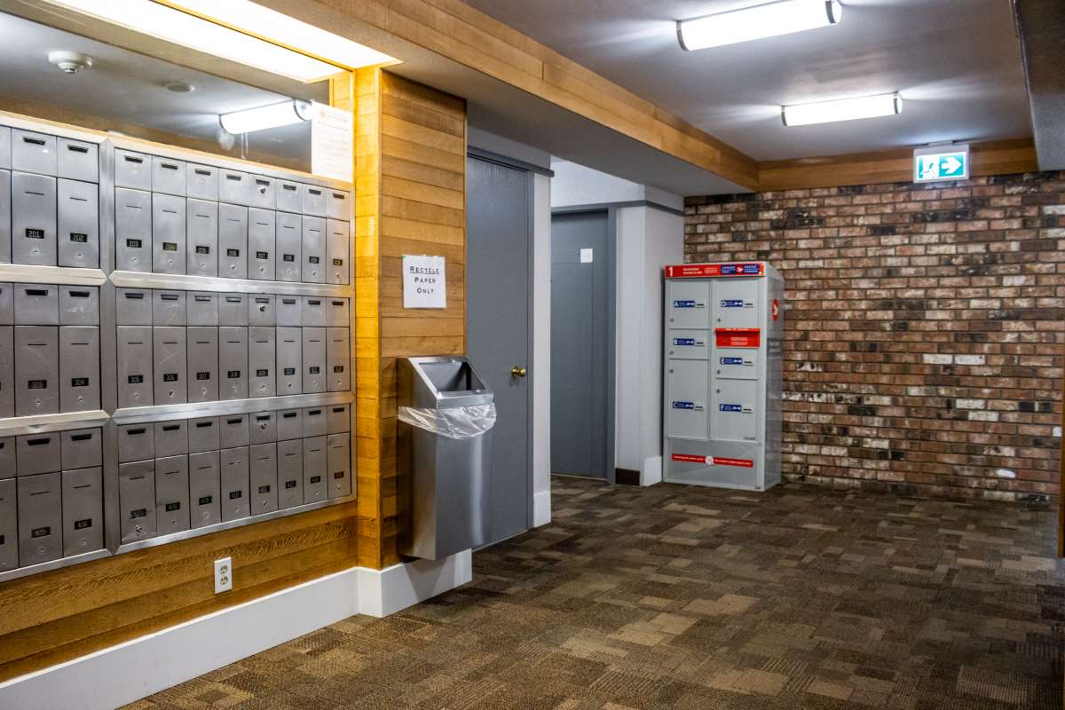 Fair Oaks Apartments - 1 Bedroom available at 3501 Savannah Avenue, Saanich 4