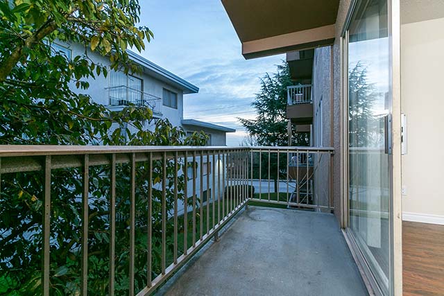 The Terraces on Tenth - 1 Bedroom available at 333 Tenth Street, New Westminster 4