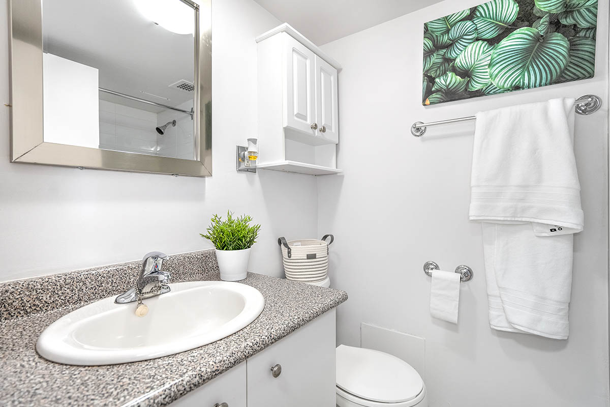 Domaine Bellerive Apartments - Bachelor available at 1 Place De La Belle-Rive, Laval