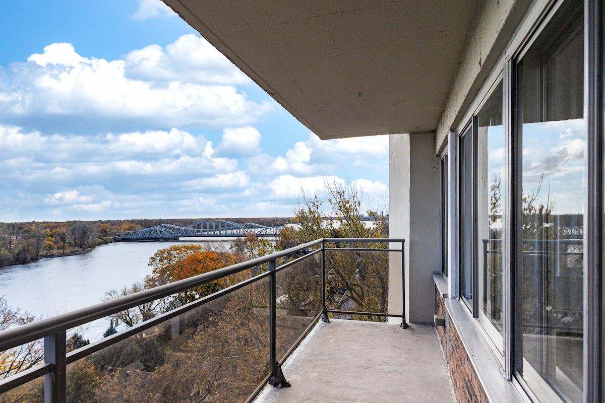 Domaine Bellerive Apartments - 3 Bedroom available at 1 Place De La Belle-Rive, Laval 3