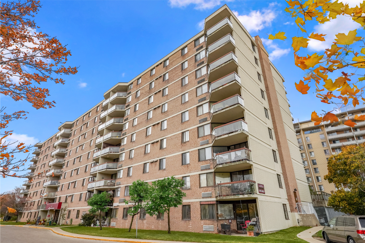 Highland Village - 2 Bedroom available at 450 Sandringham Crescent, London 2