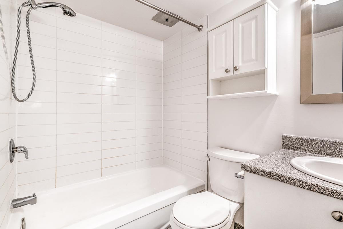 Place Du Boulevard Apartments - Bachelor available at 315 East Rene Levesque blvd, Montreal 2