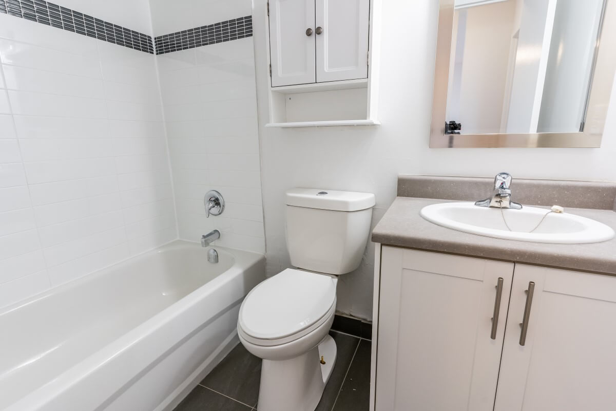 Yonge Eglinton Apartments – Duplex - 2 Bedroom available at 411 Duplex Avenue, Toronto 3