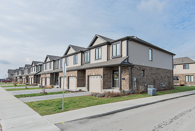 Towns in Hyde Park - Townhouse (3 bedroom) available at 705 Freeport Street, London 5