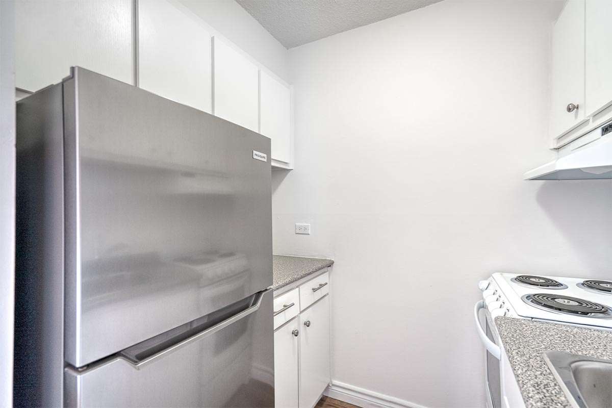 The 1350 Dufort Apartments - Junior 1 Bedroom available at 1350 Du Fort street, Montreal 2