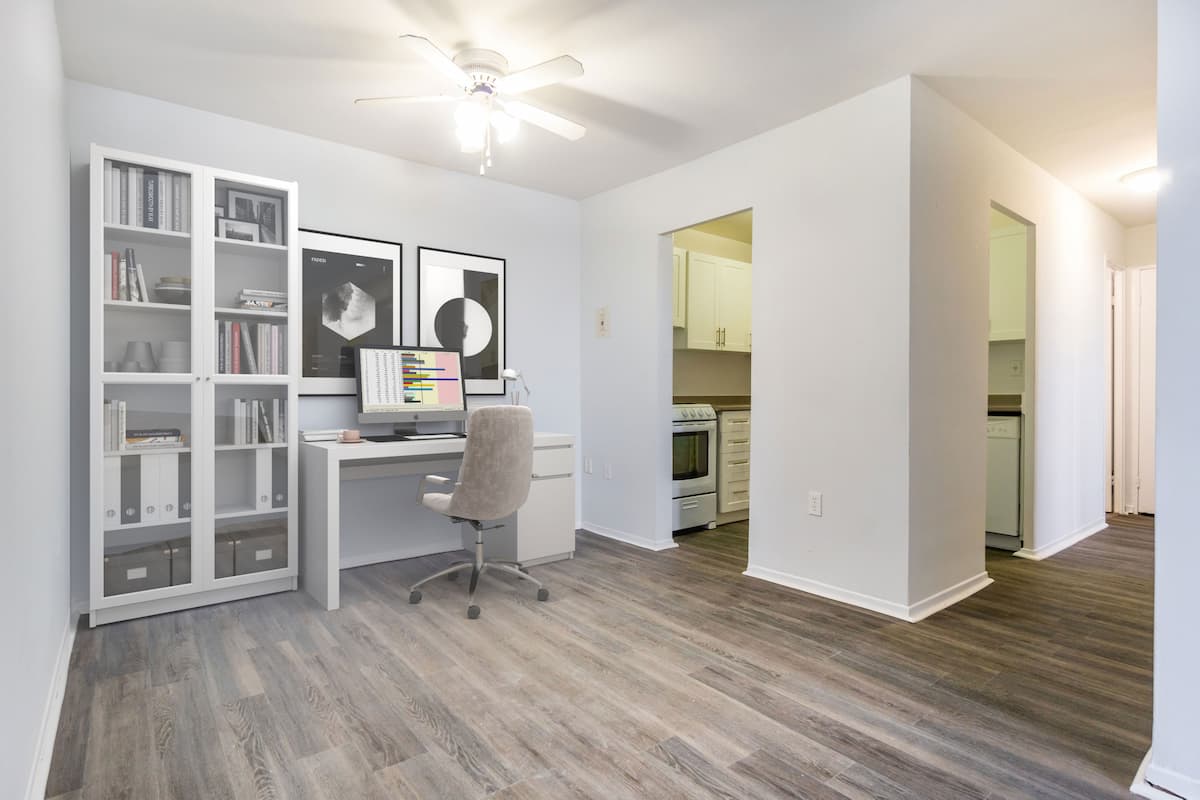 Oxford Square - 2 Bedroom available at 727-769 Second Street, London 5