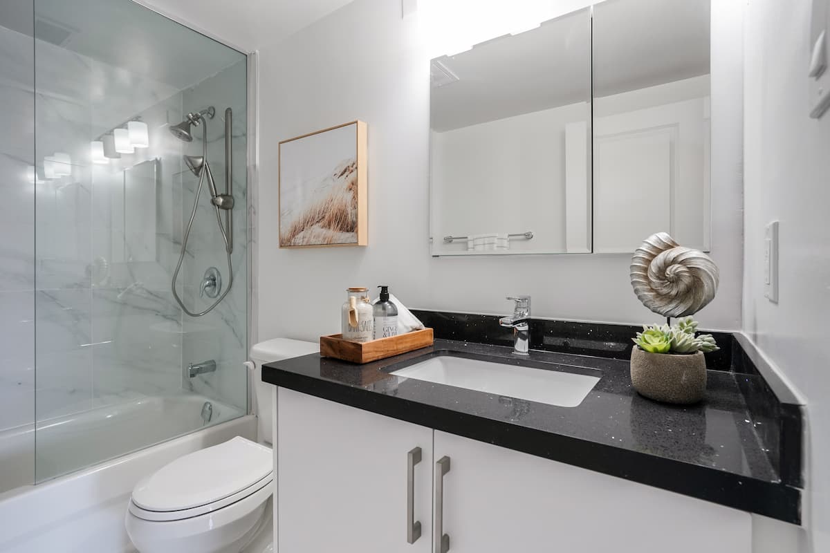 Tower Hill East - 2 Bedroom available at 330 Spadina Road, Toronto 3