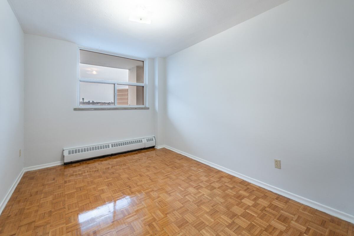 Roanoke Apartments - 1 Bedroom available at 7, 9 Roanoke Road , North York 4